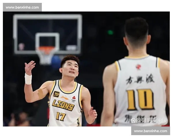 篮球赛场激烈对决 球员拼搏展现精彩技巧 观众热情沸腾每一刻 篮球赛场激烈对决 球员拼搏展现精彩技巧 观众热情沸腾每一刻